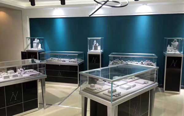 高檔首飾展柜定制鴻鈦10多年的經(jīng)驗(yàn) 高檔首飾展柜定制鴻鈦10多年的經(jīng)驗(yàn)