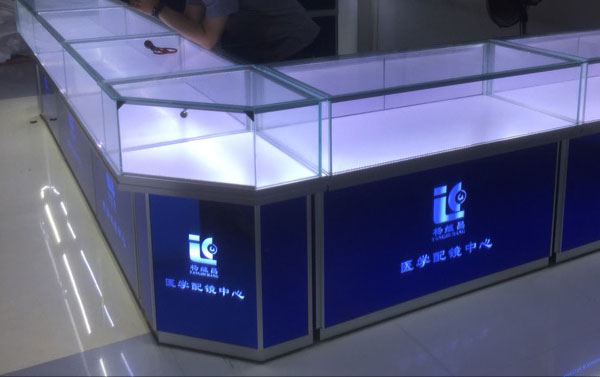 眼鏡柜展示柜哪個(gè)廠(chǎng)家可以定制?